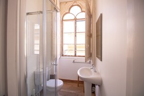 Shower - Tilia Hostel (Faro)