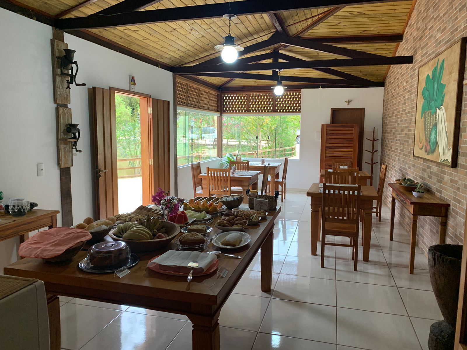 Café da manhã com buffet grátis todos os dias