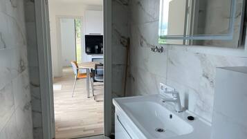 Dusche, Seife, Toilettenpapier