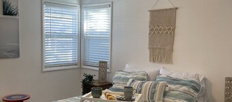 Beautiful  unit in the heart of Belmont Shores!!!