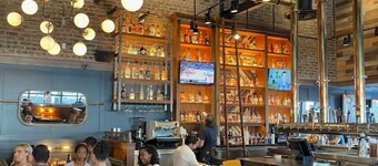 Beautiful  unit in the heart of Belmont Shores!!!