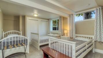 7 bedrooms, iron/ironing board, free WiFi, bed sheets