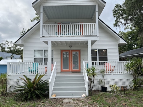 Exterior. Cozy 3 bedroom 2 bath with views of the River