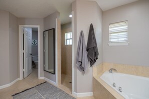 Combined shower/bathtub, hair dryer, towels, soap - ☆☀︎❀Palm Paradise! Heated Pool, Lanai with TV, Grill, & Fenced Yard! (Vero Beach)