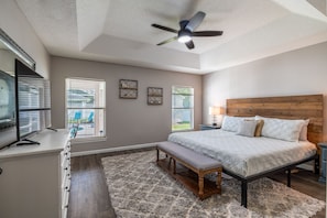 3 bedrooms, desk, iron/ironing board, travel crib