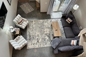 Smart TV, offices - Mountain Views•2BR Condo Balcony Spa• Near Glacier (Coram)