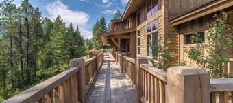 Mountain Views•2BR Condo Balcony Spa• Near Glacier