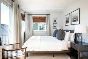 3 bedrooms, desk, iron/ironing board, travel cot