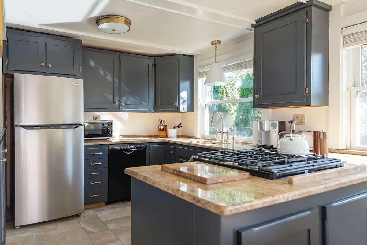 Geladeira, micro-ondas, fogão, cooktop