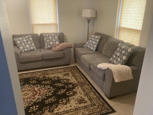 2 BEDROOM TOWNHOUSE NEAR FRENCH QUARTER