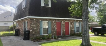 2 BEDROOM TOWNHOUSE NEAR FRENCH QUARTER