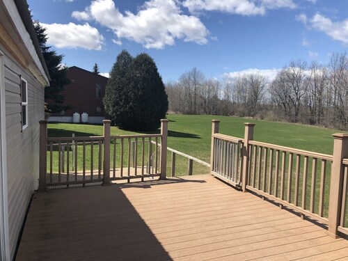 1000 Islands Cottage minutes from free boat launch!