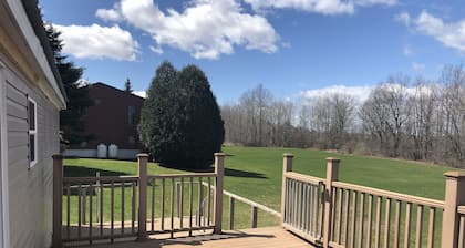 1000 Islands Cottage minutes from free boat launch!