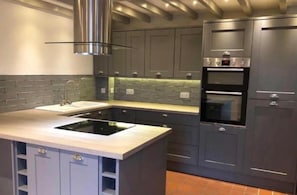 House, Multiple Beds | Private kitchen | Fridge, microwave, oven, stovetop