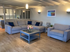 House, Multiple Beds | Living room | 30-inch TV with cable channels