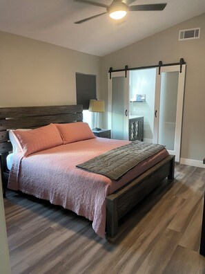 3 soverom, strykejern/-brett, wi-fi (inkludert) og sengetøy