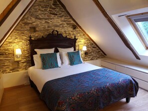 Departamento de diseñador, 2 habitaciones, balcón, vista al jardín | Decoración personalizada, muebles diferentes y wifi gratis 