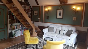 Design Apartment, 2 Bedrooms, Balcony, Garden View | Individually decorated, individually furnished, free WiFi, bed sheets - Manoir de Barbotin (Ploërmel)