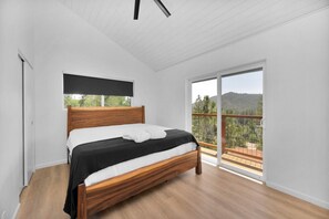 4 Schlafzimmer, Schreibtisch, Bügeleisen/Bügelbrett, Reisekinderbett