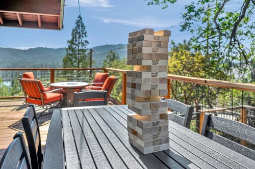 Pet Friendly Bass Lake Cabin w/Pvt Dock Sleeps 11