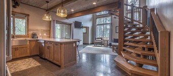 Modern 2BD/2BA Condo•GNP Proximity•Private Spa•BBQ