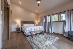 2 bedrooms, iron/ironing board, free WiFi, bed sheets - Modern 2BD/2BA Condo•GNP Proximity•Private Spa•BBQ (Coram)