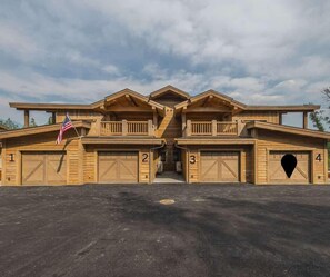 Exterior - Modern 2BD/2BA Condo•GNP Proximity•Private Spa•BBQ (Coram)