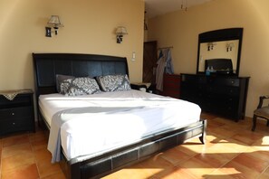 4 bedrooms, desk, iron/ironing board, free WiFi - Finest vacation rental villa situated in one of the most desirable area in Balqa (As-Subayhi)