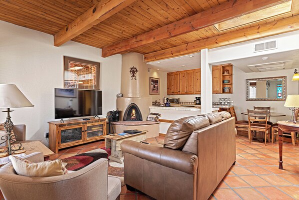 Smart TV, fireplace, DVD player, books