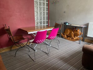 Interior - Conveniently located double too in a mid terraced house with garden (Cheltenham)