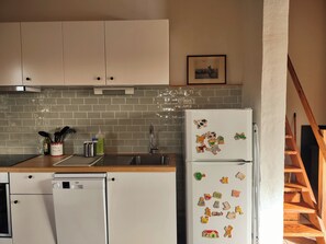 Fridge, oven, stovetop, dishwasher