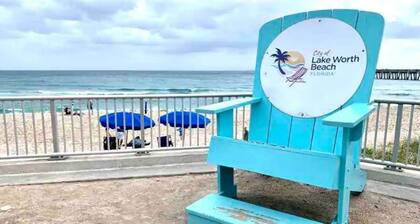 Bliss Pool Villa 3 - Walk to Beach & Downtown