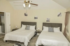 4 Schlafzimmer, Schreibtisch, kostenloses WLAN, Bettwäsche