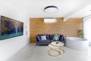 Interior - Oceanfront Beach House W Jacuzzi ג׳קוזי על הים (Haifa)