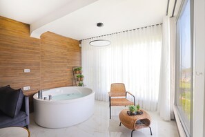 Interior - Oceanfront Beach House W Jacuzzi ג׳קוזי על הים (Haifa)