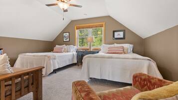 3 bedrooms, desk, iron/ironing board, travel crib