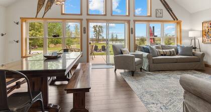 Sawyer Harbor Waterfront Escape