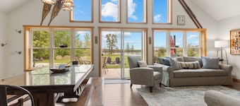 Sawyer Harbor Waterfront Escape