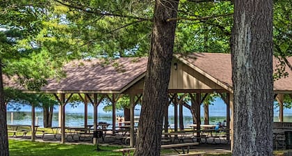 Lakes, Beaches, Pool, Golf, Trails: Michigan Cabin