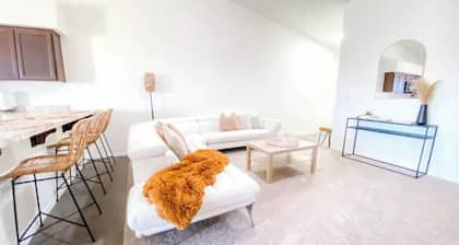 Yuma Boho/Airy 3 bedroom home with free parking