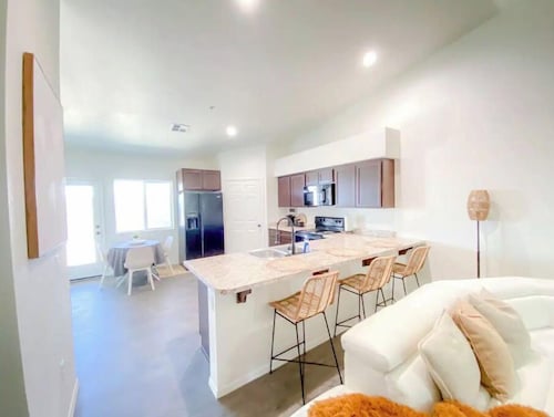 Yuma Boho/Airy 3 bedroom home with free parking