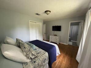 4 Schlafzimmer, Schreibtisch, Bügeleisen/Bügelbrett, kostenloses WLAN