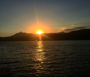 Aurinkotuoleja, rantapyyhkeitä