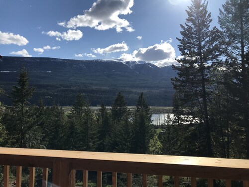 Log Cabin with Amazing views and River access!