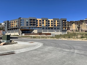 Exterior - Top Floor Mountain Views at the Yotel Pad (Park City)