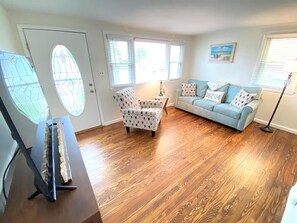 TV - Renovated, new pet-friendly rental near Bay/Beaches! (North Cape May)