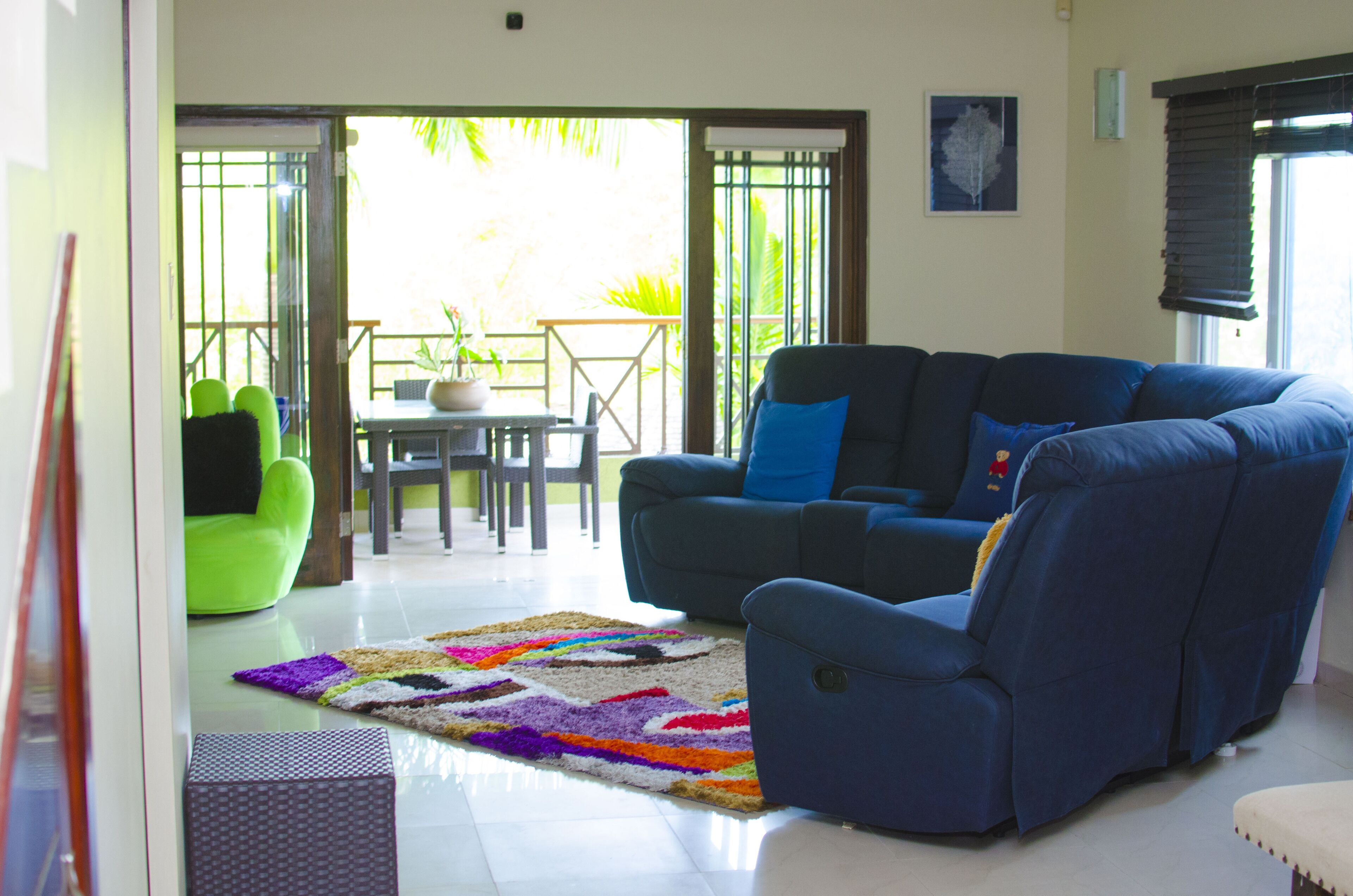 Luxury-Penthouse, 3 Schlafzimmer, Strandblick, Strandnähe | Wohnbereich | Fernseher