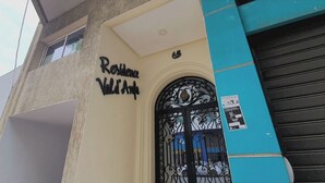 A building with a sign reading "Residencia Vil Anu" and a black ornate gate. - Ravishing Studio (Casablanca)