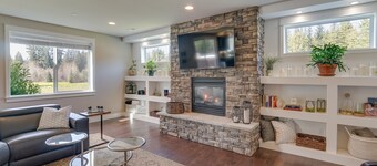 Spacious Carnation Home w/ Grill & Large Yard
