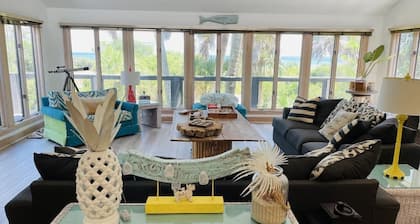 ONLY 50 steps to the beach! FREE Beach cart, Chairs,bikes,kayak,paddle board